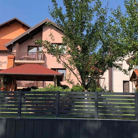 Apartments Dedic Dubrave Gornje ภายนอก รูปภาพ